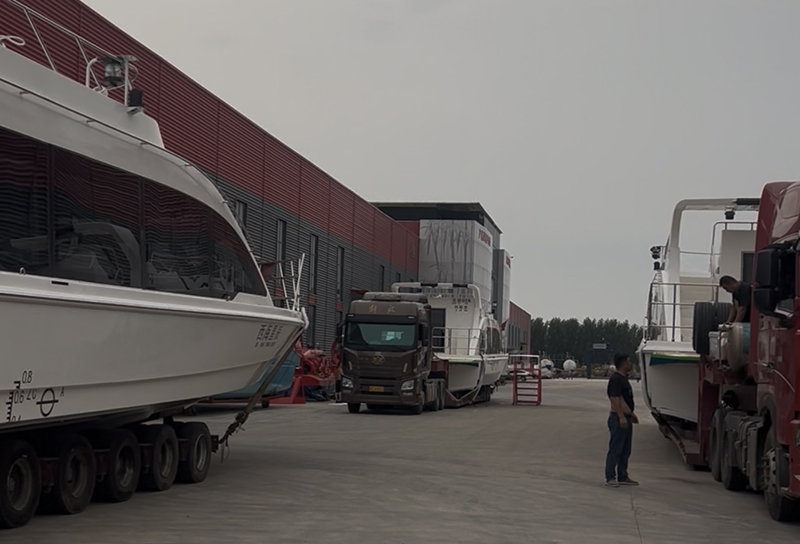 ספינות נוסעים יבשתיות של Lawada®: אוניית נוסעים אחת באורך 21.8 מ' ושתי ספינות נוסעים באורך 17.8 מ'.