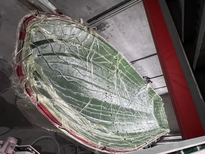 תהליך עירוי ואקום Lawada® עבור גוף כלי נוסעים באורך 21.8 מ' - מעלה חוזק, יעילות ואריכות ימים